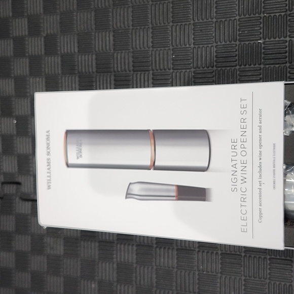 william sonoma Other - William sonoma signature electric wine opening set